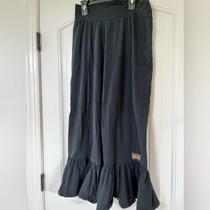 Matilda Jane black ruffle pants size med